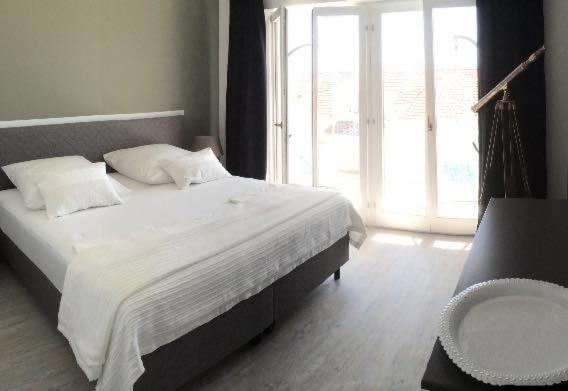 Seaside Villa With Private Pool Home By The Sea - Villa 트로기르 외부 사진